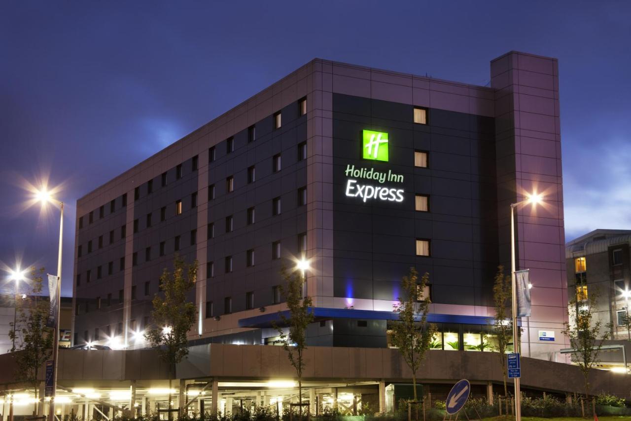 Holiday Inn Express Aberdeen - Bridge Of Don Bagian luar foto